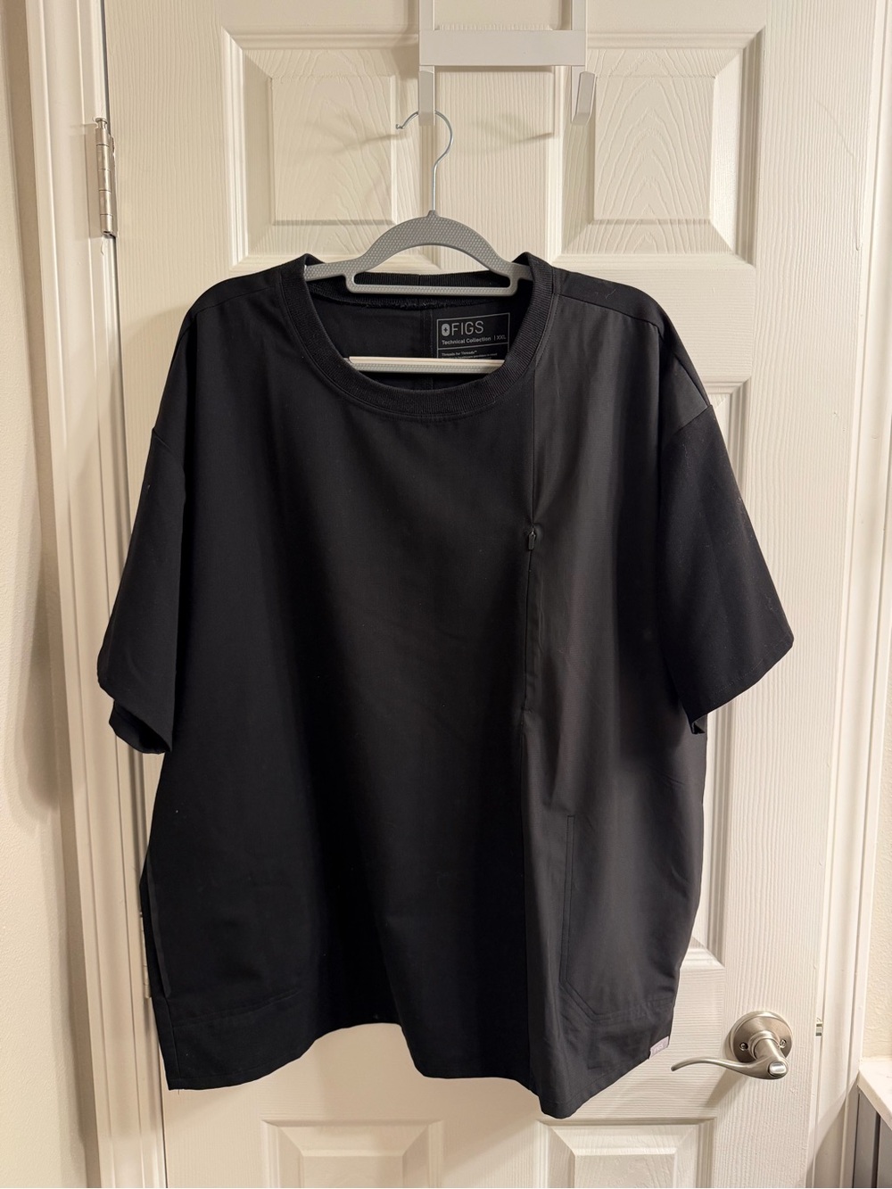 Figs Black Men's Short-Sleeve Crew Neck Shirt